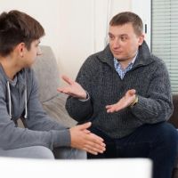 ADOLESCENCIA: EL ARTE DE SER PADRES HOY