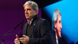 Luis Caputo optimista para el 2027: "La economía se va a llevar puesta a la política por primera vez"