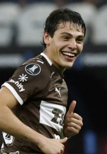 Franco Zapiola anotó los dos goles de Platense en Brasil