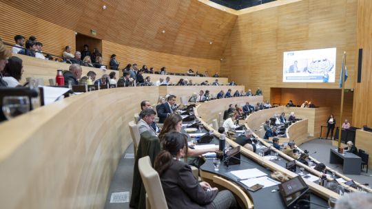 Zona Fría: Llaryora avanzó en la Unicameral para presionar a los senadores contra el recorte de Milei