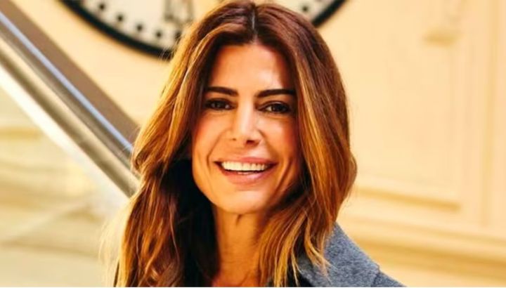 Entramos al comedor de Juliana Awada: colorido, lleno de recetas y detalles rústicos
