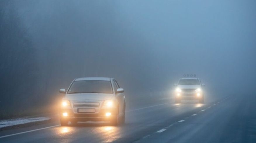 Los peligros de conducir con niebla y cómo evitarlos