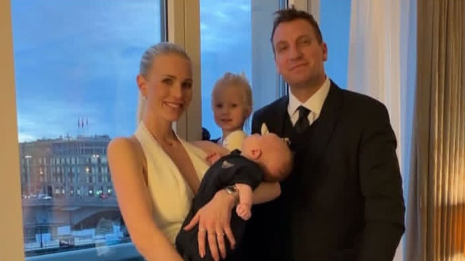 Daniela Christiansson y Maxi López con sus hijos