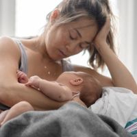 Cuando la maternidad también implica elegir: culpa, deseo y decisiones después del parto