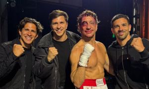 Giuliano, Gianluca y Giovanni Simeone con Nico Vázquez