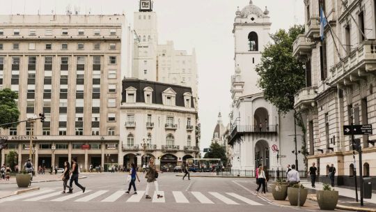 Ciudad de Buenos Aires, entre el café y el monoambiente: la crisis de los espacios donde se construía comunidad