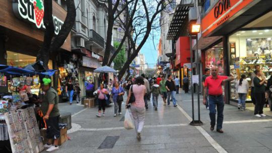 Las ventas y la rentabilidad en los comercios en Córdoba se desplomó más del 20% en mayo