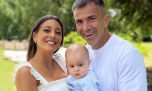 Entramos al living de Sol Pérez y Guido Mazzoni: rústico, funcional y con un rincón especial para su hijo Marco