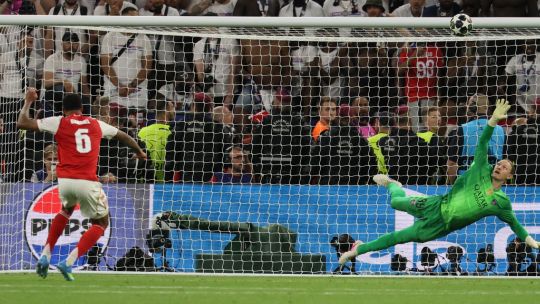 El penal errado de Gabriel Magalhaes que le costó la Champions League al Arsenal