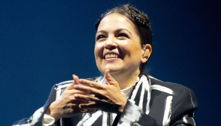 Natalia Lafourcade deslumbró en el Gran Rex con un look artístico y una invitada de lujo