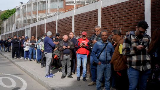 “La política en Colombia da miedo”: la incertidumbre de los jóvenes ante la segunda vuelta presidencial
