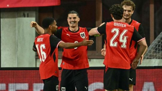 Austria, rival de la Selección argentina en el Mundial, ganó un duro amistoso en inferioridad numérica