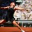 Fotogaleria Diana Shnaider devuelve un revés a la estadounidense Madison Keys durante su partido individual femenino en la novena jornada del torneo de tenis Roland Garros, disputado en la pista Suzanne-Lenglen del complejo Roland-Garros en París