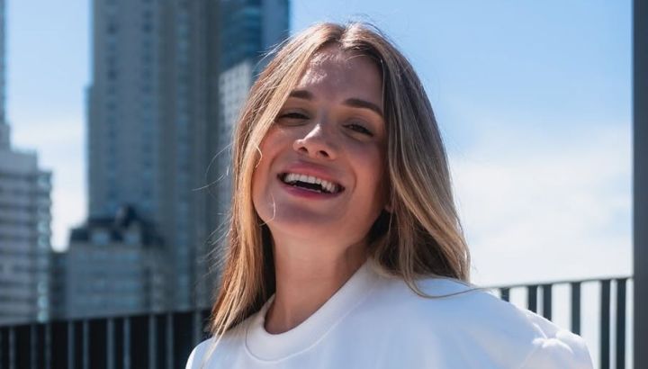 Cami Homs mostró su "airport outfit" ideal para viajar: elegante y urbano
