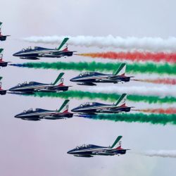 El escuadrón de acrobacias italiano Frecce Tricolori realiza una presentación durante las celebraciones del Día de la República, en Roma, Italia. Italia conmemoró el 80 aniversario de su fundación como república. | Foto:Xinhua/Elisa Lingria