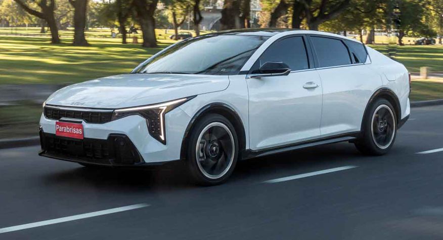El sedán no está muerto: probamos el Kia K4 GT-Line
