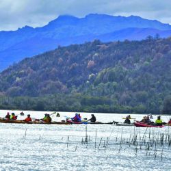 Luego de 30 años, en el Parque Nacional Los Alerces, Chubut, se volvió a vivir la tradicional travesía en kayaks y canoas por aguas abiertas con fines recreativos, turísticos y comunitarios.