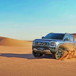 La marca china del momento irrumpe en el mercado argentino con su imponente pick-up de una tonelada, introduciendo la propulsión híbrida enchufable, única en su segmento en nuestro país.