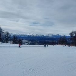 La nieve llegó a El Bolsón y el Cerro Perito Moreno.