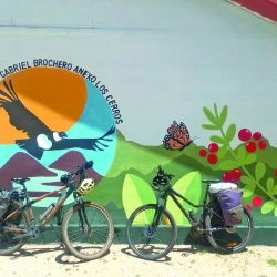 Pedaleando a 2.300 msnm en la Pampa de Achala.