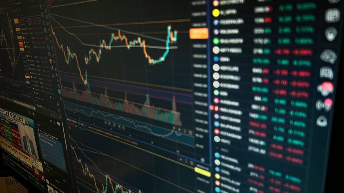 Riesgo país se acerca a 500 puntos: activos argentinos caen