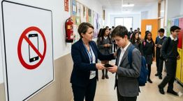 Avanza en Córdoba una iniciativa para prohibir el uso de celulares en escuelas municipales.