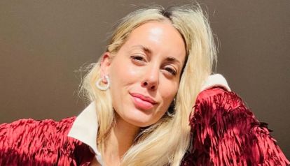 Anita Espasandin se sumó a la tendencia patchwork en abrigos y sorprendió con sus accesorios