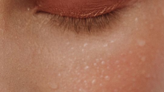 Vitaminas A, B, C y E: por qué son esenciales en tu skin care