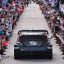 Fotogaleria Sami Pajari, de Finlandia, y su copiloto Marko Salminen, también de Finlandia, conducen su Toyota GR Yaris Rally1 por el paisaje urbano tradicional japonés de Iwamura durante el Rally de Japón