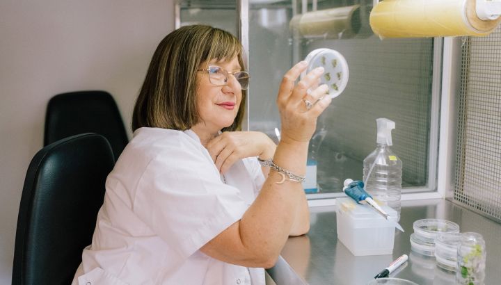 Raquel Lía Chan, ganadora del premio Por las Mujeres en la Ciencia de L’Oréal-UNESCO: “La ciencia es siempre una inversión”