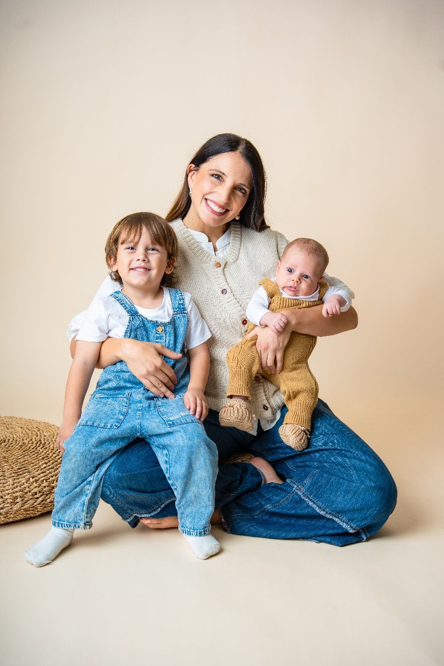Jimena Sabaris junto a sus hijos Lolo y Augusto 