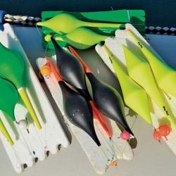 La pesca del pejerrey ofrece innumerables variantes y cada ámbito presenta desafíos diferentes. Por eso, contar con una valija bien equipada y una variedad de líneas correctamente armadas puede marcar la diferencia. 