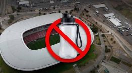 FIFA prohíbe el ingreso de botellas de agua reutilizables a los estadios