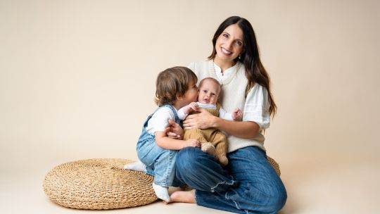 Jimena Sabaris junto a sus hijos Lolo y Augusto 