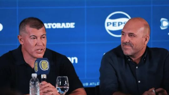 Belloso respaldó a Almirón como DT de Rosario Central: "Hasta mi mamá me pide que lo eche, pero vamos a mantener el proceso"