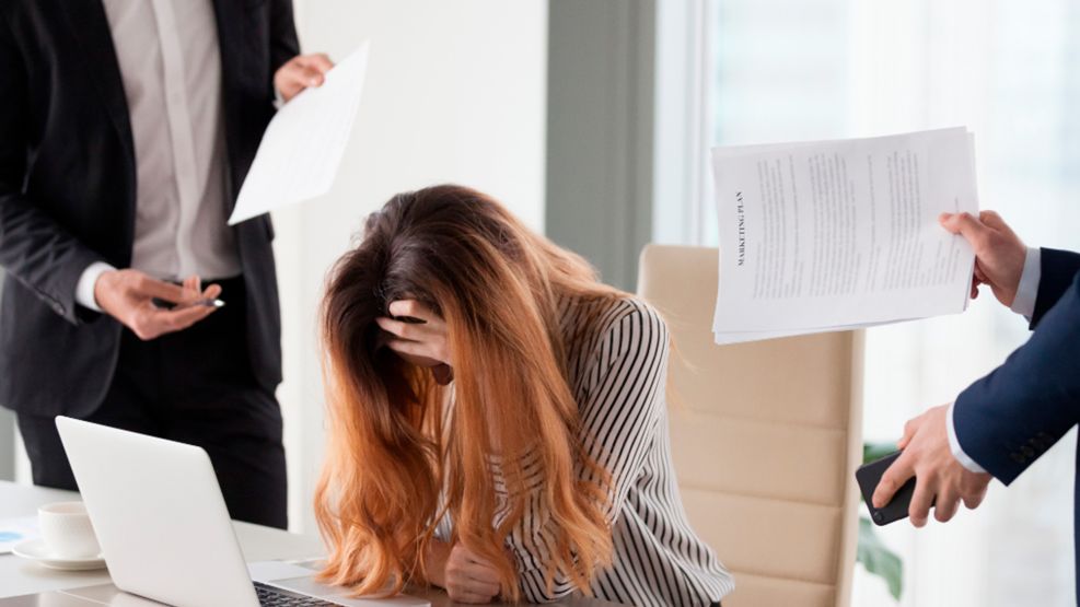 Cuáles son los riesgos psicosociales más frecuentes de sufrir en el trabajo.
