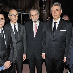 Jorge Fontevecchia con Carlos Rosenkrantz, Juan Carlos Maqueda, Horacio Rosatti y  Morales Solá, presidente de la Academia Nacional de Periodismo. | Foto:Marcelo Dubini