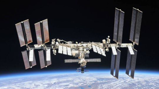 Fuga de aire en la Estación Espacial Internacional: la NASA levantó la alerta de evacuación para los astronautas 