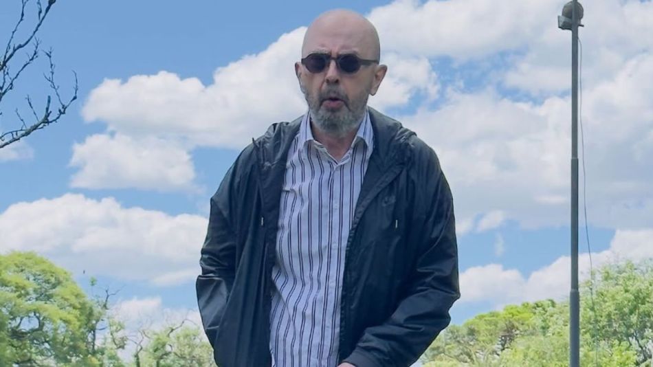Así es la casa secreta del Indio Solari en Parque Leloir: mucha naturaleza y diseño tipo fortaleza para máxima seguridad