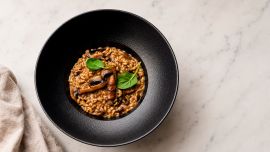 Risotto de hongos: la receta italiana cremosa y reconfortante