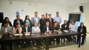 Conferencia de prensa legisladores opositores Córdoba