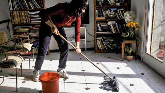 Las mujeres resultan las más perjudicadas por el aumento de la deuda externa