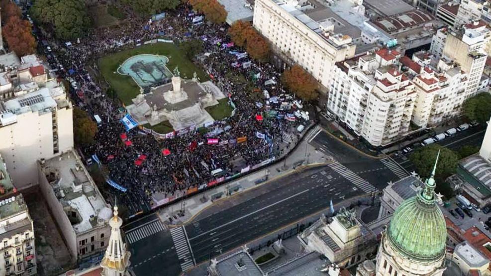 060626_marcha_niunamenos_protesta_congreso_afp_g