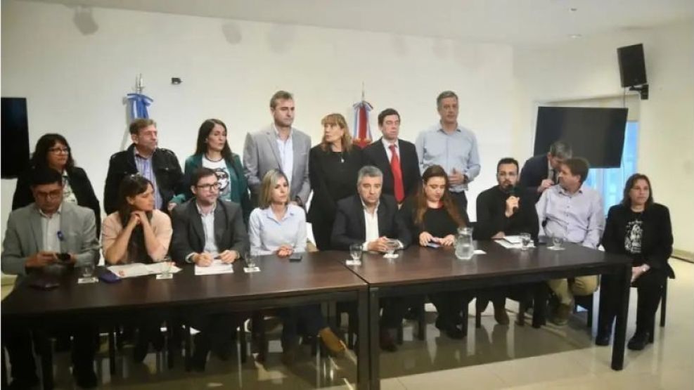 Conferencia de prensa legisladores opositores Córdoba