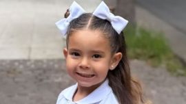 Sarah Burlando deslumbró con un look de inspiración royal para una tarde de teatro junto a su sobrino Beltrán