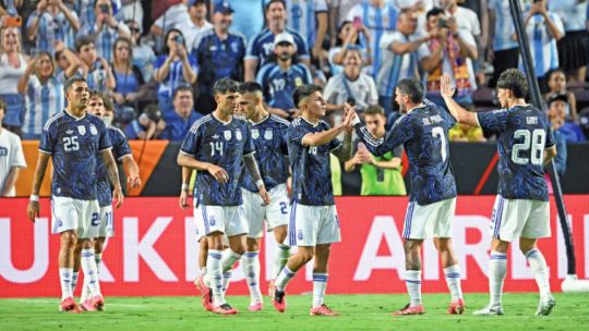 En un ensayo ante casi 100 mil personas, la Selección ganó y