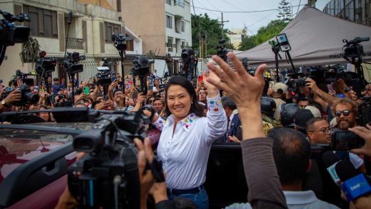 Balotaje en Perú: Keiko Fujimori amplía su ventaja y Roberto Sánchez anticipa que no aceptará los resultados