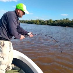 Cada año esta zona gana nuevos seguidores gracias a la calidad de su pesca y a la variedad de modalidades que permite practicar. Una propuesta muy completa para pescadores de distintos perfiles y niveles de experiencia.