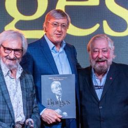 Alejandro Roemmers y Alejandro Vaccaro presentaron junto a Roberto Alifano “Borges. La colección”. Un libro de colección que incluye más de 30 mil manuscritos y documentos inéditos. | Foto:Cedoc