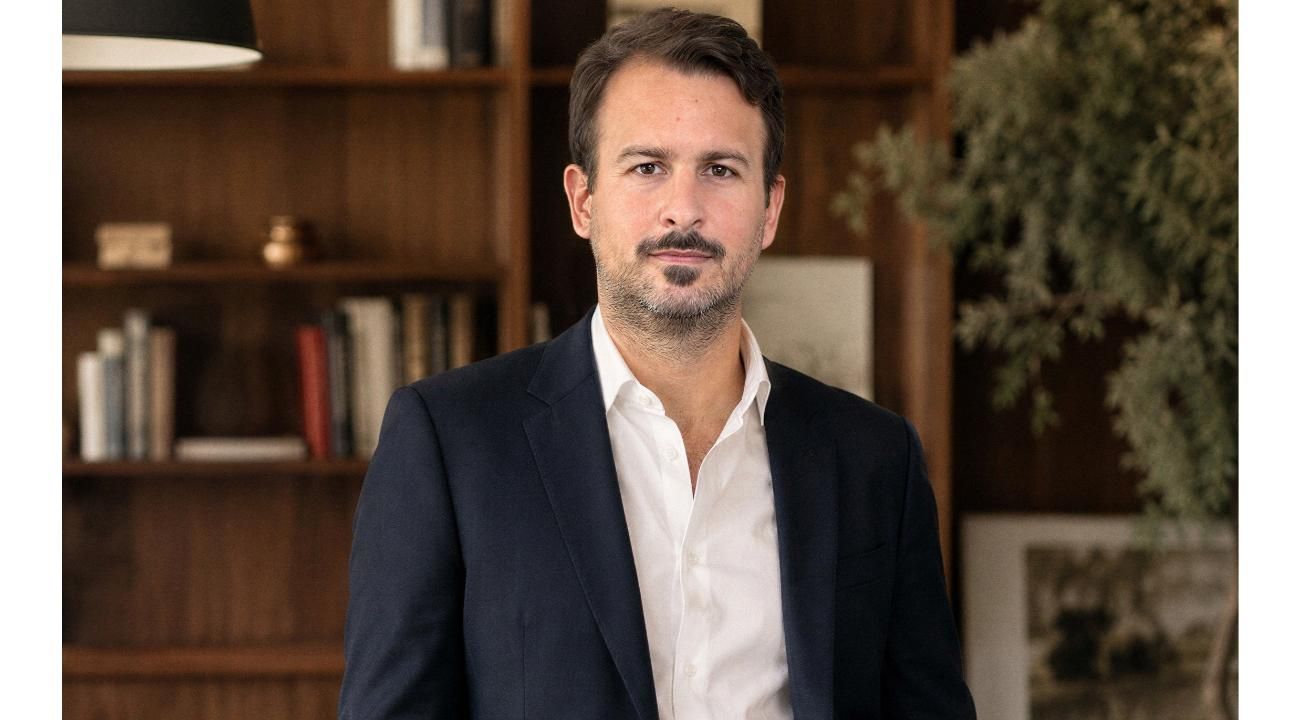 Leonardo Merlos: el ojo argentino que se abrió camino en la escena editorial internacional